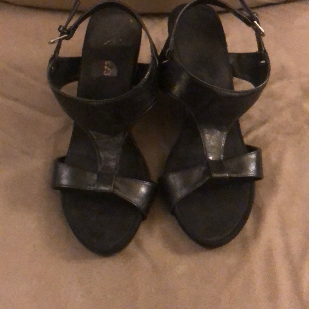 Aero soles size 9 black leather wedge